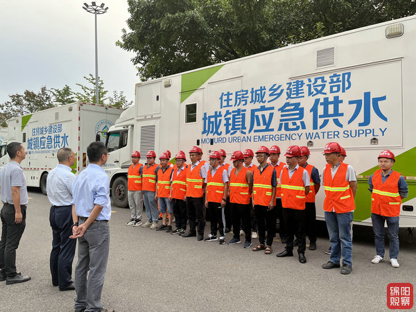 凯发天生赢家一触即发首页紧急救援供水车保障泸定群众用水安全